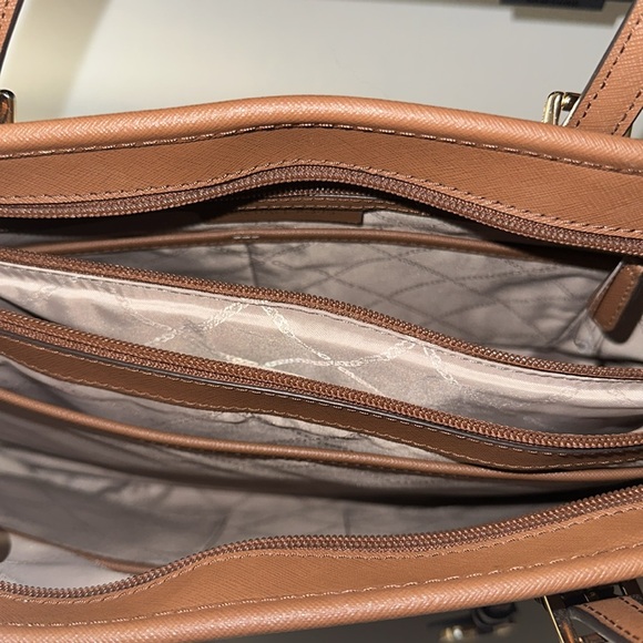 Michael Kors brown Large Jet set tote with computer slot - Picture 3 of 4